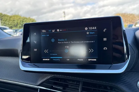 12 of 64 for PEUGEOT 208 1.2 PureTech Active Euro 6 (s/s) 5dr