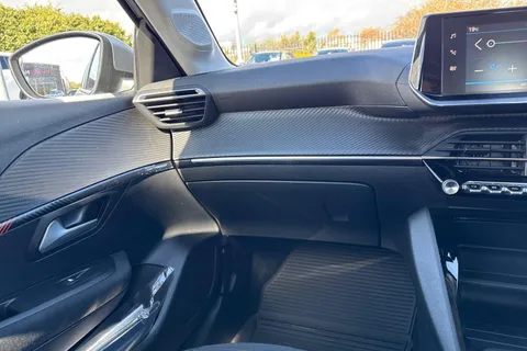 15 of 64 for PEUGEOT 208 1.2 PureTech Active Euro 6 (s/s) 5dr