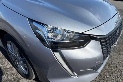 17 of 64 for PEUGEOT 208 1.2 PureTech Active Euro 6 (s/s) 5dr