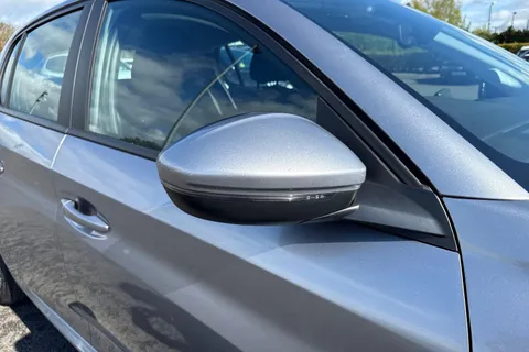 36 of 64 for PEUGEOT 208 1.2 PureTech Active Euro 6 (s/s) 5dr