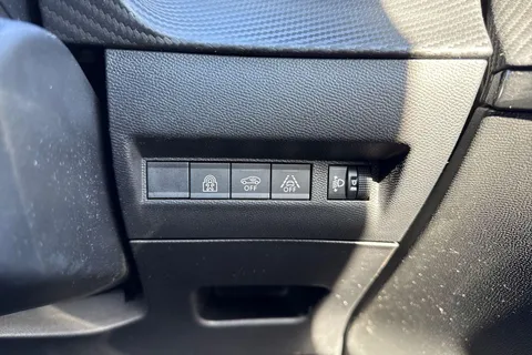 42 of 64 for PEUGEOT 208 1.2 PureTech Active Euro 6 (s/s) 5dr