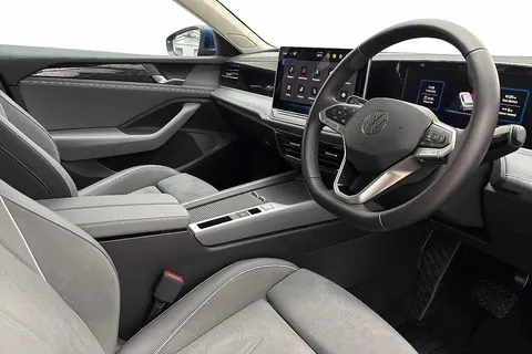 DE75RYT Volkswagen Passat 1.5 TSI eHybrid 204PS Life 5dr DSG ⭐Drivers assistance pack, 18' York Alloy Thumbnail #6