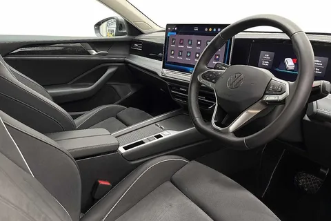 DE75OYW Volkswagen Passat 1.5 TSI eHybrid 204PS Life 5dr DSG ⭐15' Infotainment pack incl. Head-up Dis Thumbnail #6