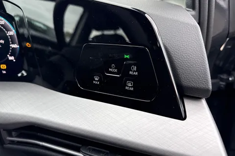  Volkswagen Golf 1.5 TSI Life 5dr Thumbnail #29