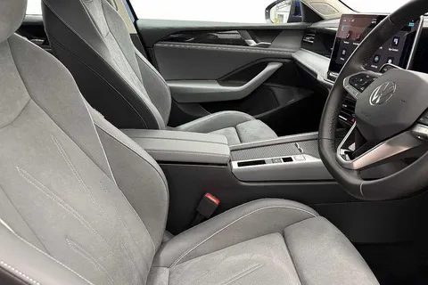 DE75RYT Volkswagen Passat 1.5 TSI eHybrid 204PS Life 5dr DSG ⭐Drivers assistance pack, 18' York Alloy Thumbnail #10