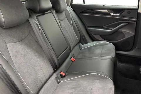 DE75OYW Volkswagen Passat 1.5 TSI eHybrid 204PS Life 5dr DSG ⭐15' Infotainment pack incl. Head-up Dis Thumbnail #9