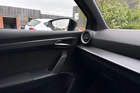 KW75TBX SEAT Arona 1.0 TSI 115 FR Black Edition 5dr Thumbnail #28