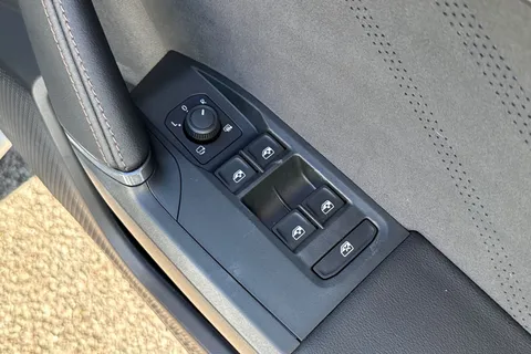 KY25HNK CUPRA Leon 1.5 eTSI 150 V2 5dr DSG Thumbnail #23