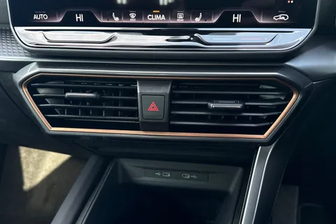 KW75TVN CUPRA Leon 1.5 eTSI 150 V2 5dr DSG Thumbnail #21