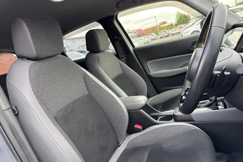 MT25YNJ Honda Jazz 1.5 i-MMD Hybrid Advance Sport 5dr eCVT Thumbnail #24