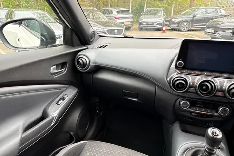 DE20MWY Nissan Juke 1.0 DiG-T N-Connecta 5dr Thumbnail #15