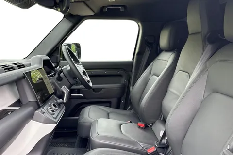 DN26LHO Land Rover Defender 110 3.0 D250 MHEV X-Dynamic HSE Hard Top SUV 5dr Diesel Auto 4WD MWB Euro 6 (s/s) (249 ps) Thumbnail #4
