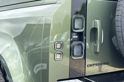 DN26LHO Land Rover Defender 110 3.0 D250 MHEV X-Dynamic HSE Hard Top SUV 5dr Diesel Auto 4WD MWB Euro 6 (s/s) (249 ps) Thumbnail #20