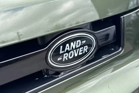 DN26LHO Land Rover Defender 110 3.0 D250 MHEV X-Dynamic HSE Hard Top SUV 5dr Diesel Auto 4WD MWB Euro 6 (s/s) (249 ps) Thumbnail #32