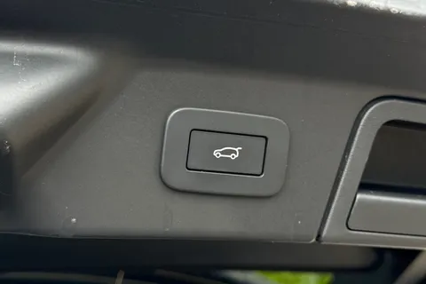 DN75WCF Land Rover Range Rover Velar 2.0 D200 Dynamic SE 5dr Thumbnail #39