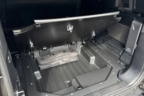 DN26LHO Land Rover Defender 110 3.0 D250 MHEV X-Dynamic HSE Hard Top SUV 5dr Diesel Auto 4WD MWB Euro 6 (s/s) (249 ps) Thumbnail #38