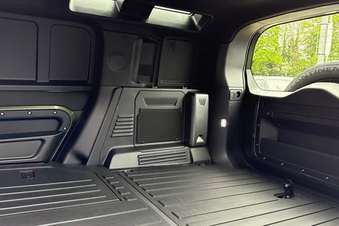 DN26LHO Land Rover Defender 110 3.0 D250 MHEV X-Dynamic HSE Hard Top SUV 5dr Diesel Auto 4WD MWB Euro 6 (s/s) (249 ps) Thumbnail #41