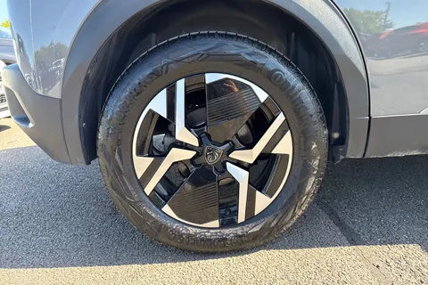 EO24NBE PEUGEOT e-2008 50kWh Allure Auto 5dr (7kW Charger) Thumbnail #10