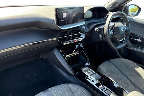 EO24NBE PEUGEOT e-2008 50kWh Allure Auto 5dr (7kW Charger) Thumbnail #14