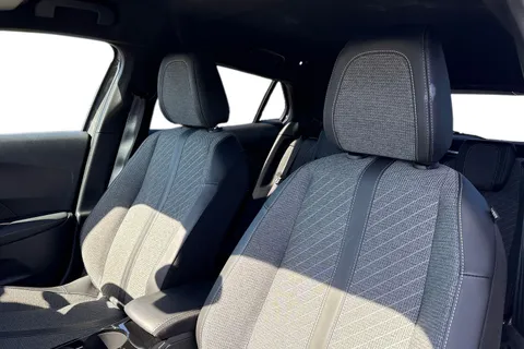 EO24NBE PEUGEOT e-2008 50kWh Allure Auto 5dr (7kW Charger) Thumbnail #15