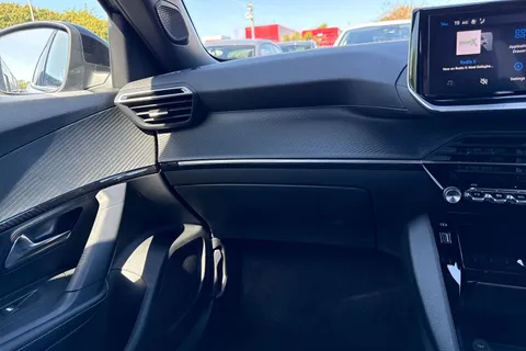 EO24NBE PEUGEOT e-2008 50kWh Allure Auto 5dr (7kW Charger) Thumbnail #19