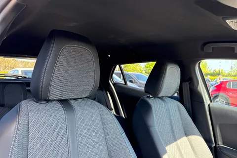 EO24NBE PEUGEOT e-2008 50kWh Allure Auto 5dr (7kW Charger) Thumbnail #23