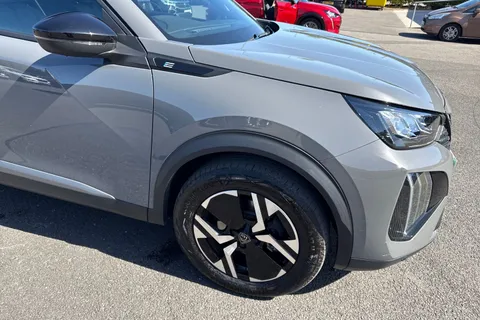 EO24NBE PEUGEOT e-2008 50kWh Allure Auto 5dr (7kW Charger) Thumbnail #36