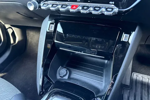 EO24NBE PEUGEOT e-2008 50kWh Allure Auto 5dr (7kW Charger) Thumbnail #55