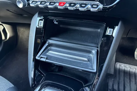 EO24NBE PEUGEOT e-2008 50kWh Allure Auto 5dr (7kW Charger) Thumbnail #56