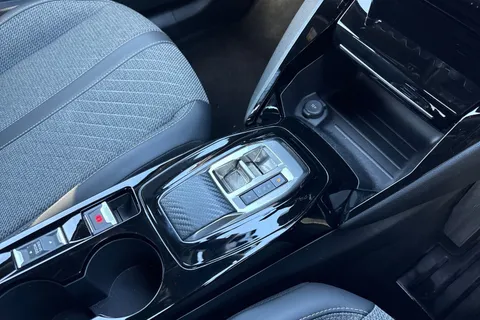 EO24NBE PEUGEOT e-2008 50kWh Allure Auto 5dr (7kW Charger) Thumbnail #57