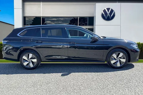 KS75JKZ Volkswagen Passat 1.5 TSI eHybrid Match 5dr DSG ⭐Tilting and sliding panoramic⭐ Thumbnail #4