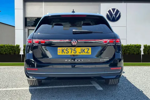 KS75JKZ Volkswagen Passat 1.5 TSI eHybrid Match 5dr DSG ⭐Tilting and sliding panoramic⭐ Thumbnail #5