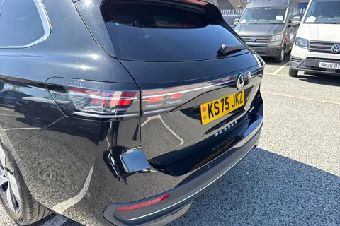 KS75JKZ Volkswagen Passat 1.5 TSI eHybrid Match 5dr DSG ⭐Tilting and sliding panoramic⭐ Thumbnail #9