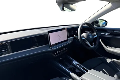 KS75JKZ Volkswagen Passat 1.5 TSI eHybrid Match 5dr DSG ⭐Tilting and sliding panoramic⭐ Thumbnail #16