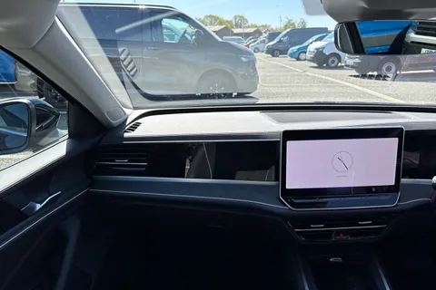 KS75JKZ Volkswagen Passat 1.5 TSI eHybrid Match 5dr DSG ⭐Tilting and sliding panoramic⭐ Thumbnail #21