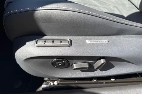 KS75JKZ Volkswagen Passat 1.5 TSI eHybrid Match 5dr DSG ⭐Tilting and sliding panoramic⭐ Thumbnail #41