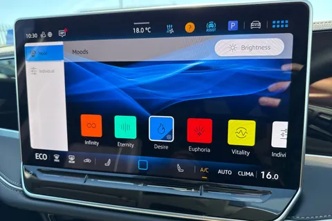 KS75JKZ Volkswagen Passat 1.5 TSI eHybrid Match 5dr DSG ⭐Tilting and sliding panoramic⭐ Thumbnail #60