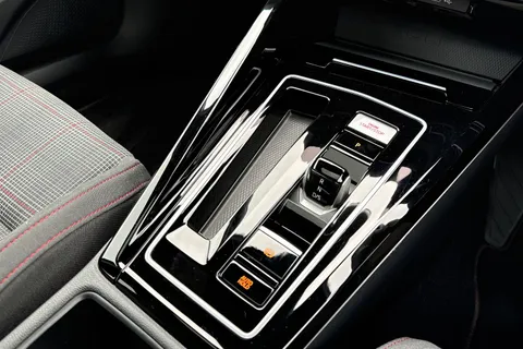 MV26UDD Volkswagen Golf 2.0 TSI 265 GTI 5dr DSG, DCC, PAN ROOF, 19' QUEENSTOWN ALLOYS Thumbnail #40