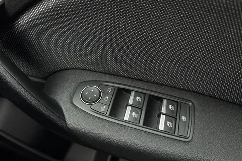 DS75UGW Renault Captur 1.8 E-TECH techno Auto Euro 6 (s/s) 5dr Thumbnail #18