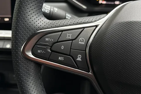 DS75UGW Renault Captur 1.8 E-TECH techno Auto Euro 6 (s/s) 5dr Thumbnail #38