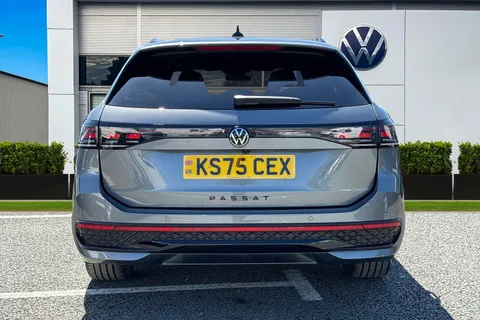 KS75CEX Volkswagen Passat 1.5 TSI eHybrid 272 Black Edition 5dr DSG Thumbnail #5