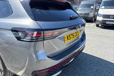 KS75CEX Volkswagen Passat 1.5 TSI eHybrid 272 Black Edition 5dr DSG Thumbnail #9