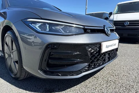 KS75CEX Volkswagen Passat 1.5 TSI eHybrid 272 Black Edition 5dr DSG Thumbnail #10