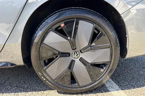 KS75CEX Volkswagen Passat 1.5 TSI eHybrid 272 Black Edition 5dr DSG Thumbnail #12