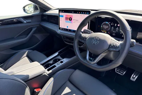 KS75CEX Volkswagen Passat 1.5 TSI eHybrid 272 Black Edition 5dr DSG Thumbnail #15