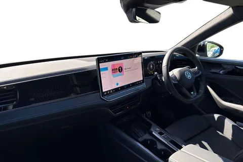 KS75CEX Volkswagen Passat 1.5 TSI eHybrid 272 Black Edition 5dr DSG Thumbnail #16