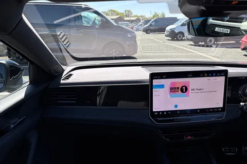 KS75CEX Volkswagen Passat 1.5 TSI eHybrid 272 Black Edition 5dr DSG Thumbnail #21