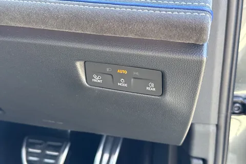 KS75CEX Volkswagen Passat 1.5 TSI eHybrid 272 Black Edition 5dr DSG Thumbnail #44