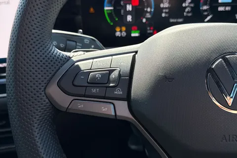 KS75CEX Volkswagen Passat 1.5 TSI eHybrid 272 Black Edition 5dr DSG Thumbnail #51