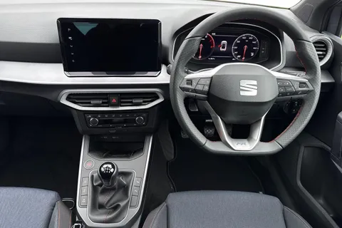 KW75SYG SEAT Arona 1.0 TSI 115 FR Black Edition 5dr Thumbnail #18